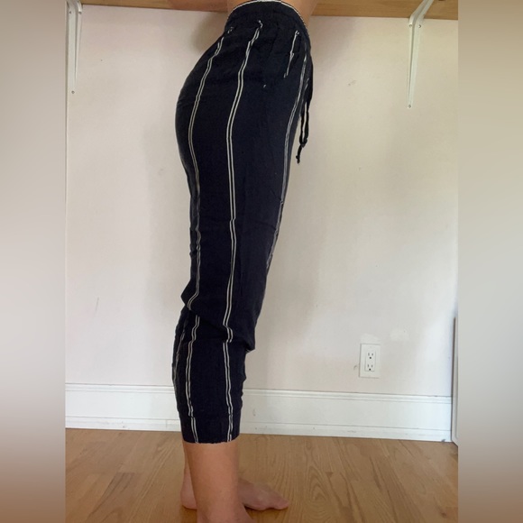 Woman’s Pants - Picture 2 of 8